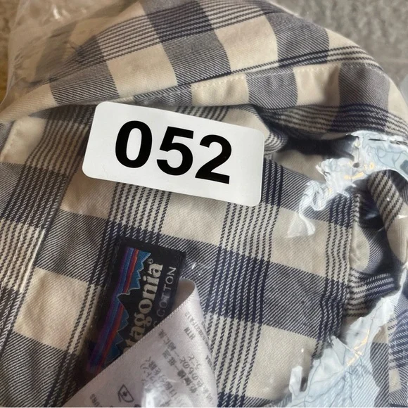 Patagonia Shirt Mens M Grey/white Plaid Pockets Button Up Cotton hiking outdoor - Picture 14 of 14